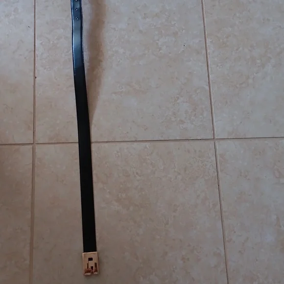 Gucci LuxuryVintage Reversible Elegant Black Leather /CamelBelt with Gold G. - Picture 9 of 9